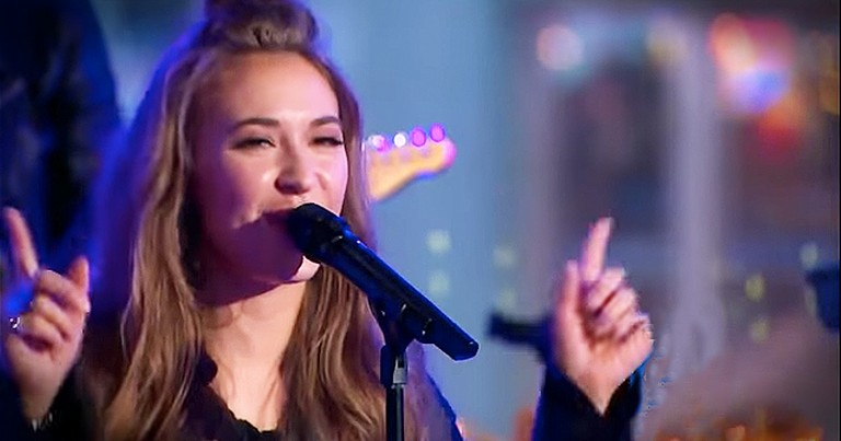 Lauren Daigle Performs 'Trust In You' Live On National Television