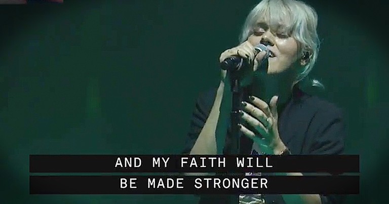 Beautiful Live Performance Of 'Oceans' From Hillsong United At Passion Conference