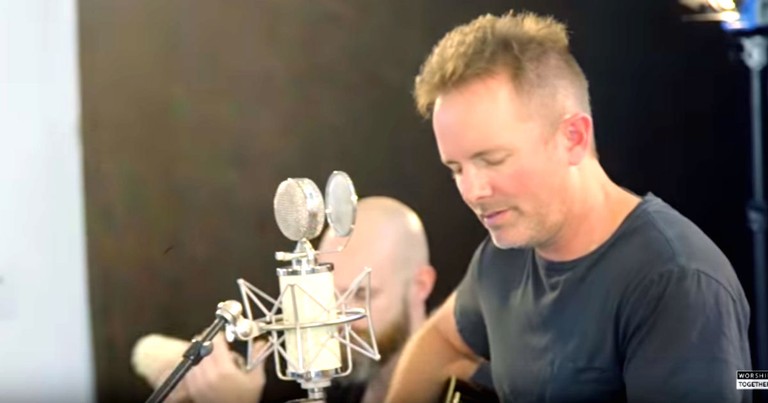Chris Tomlin Sings Acoustic Version Of New Worship Song 'Yes and Amen' 