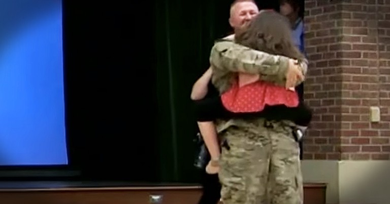 Army Captain Surprises 2nd Grade Daughter With Sweet Homecoming
