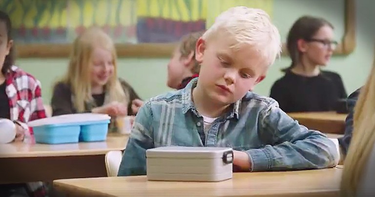 Fellow Students Give Back To Sad Little Boy With No Lunch 
