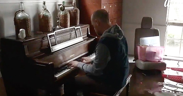 Texas Musician Knee-Deep In Flood Waters Plays Piano