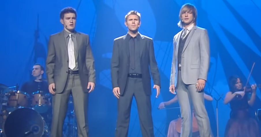 Celtic Thunder Performance of 'Hallelujah' is Moving