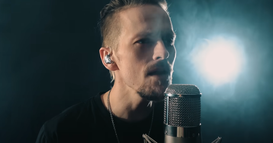 Rock Singer's Powerful Rendition of 'I Will Always Love You'