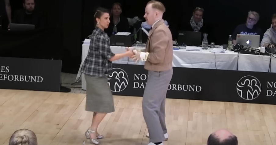 Couple's Outstanding Boogie Woogie Dance Performance