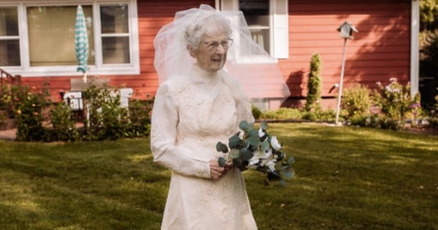 97-Year-Old Didn't Have a Dress on Wedding Day So Hospice Nurses Fix That on 77th Anniversary