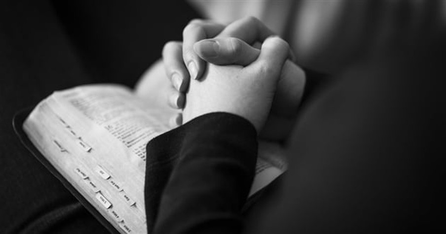 9 Powerful Prayers for Your War Room