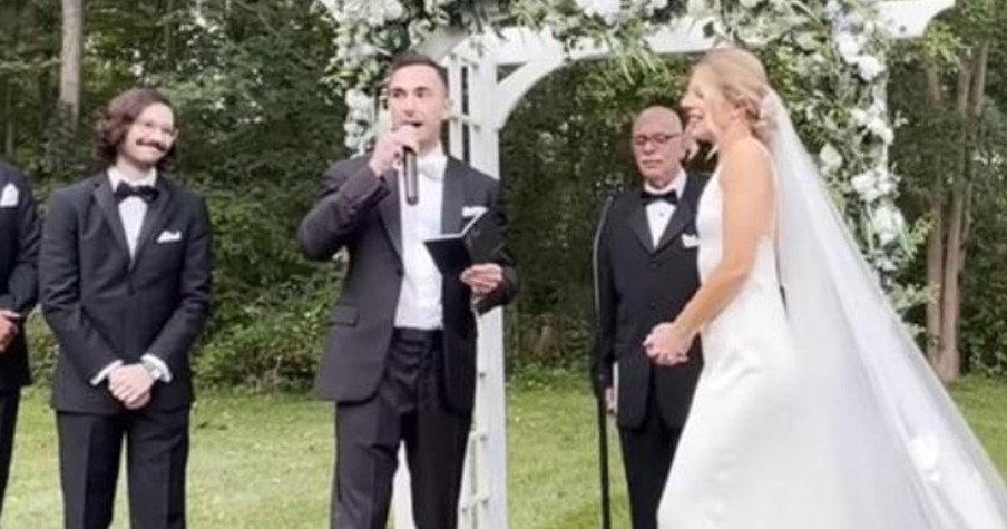 Cat Crashes Wedding and Ends up Finding a Home with the Newlyweds