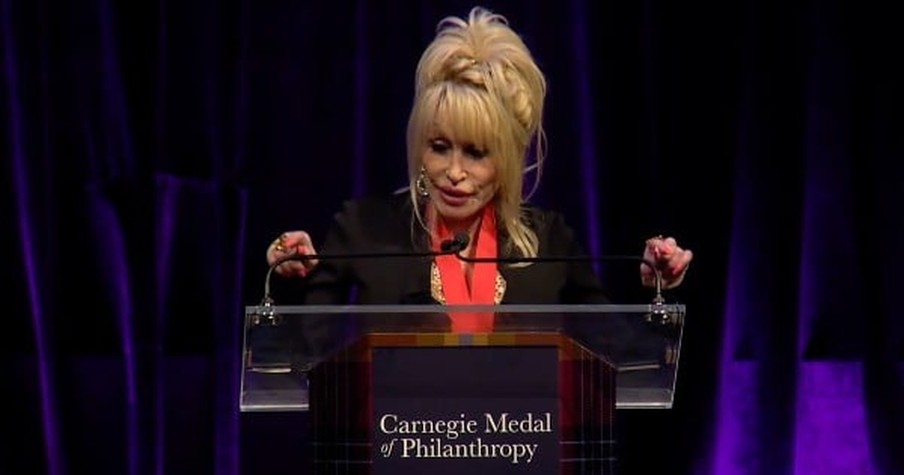 Dolly Parton Is Awarded for Giving So Much and Her Generosity Is the Picture of a 'Cheerful Giver'