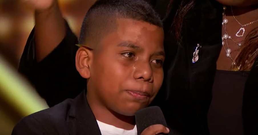 11-Year-Old Cancer Survivor Wins Simon Cowell's Golden Buzzer With Impressive Violin Audition