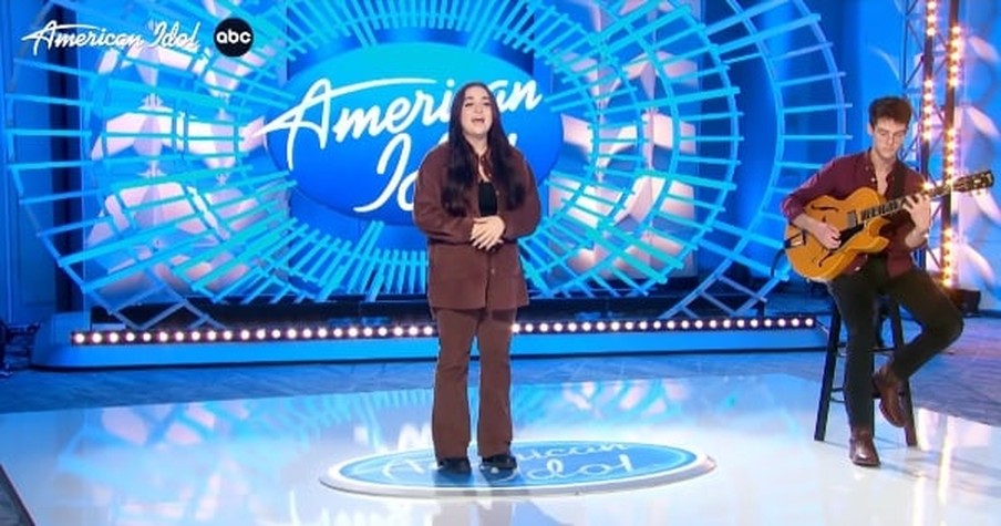 18-Year-Old Babysitter Went Viral For Her Golden Voice, Now She's Auditioning For American Idol