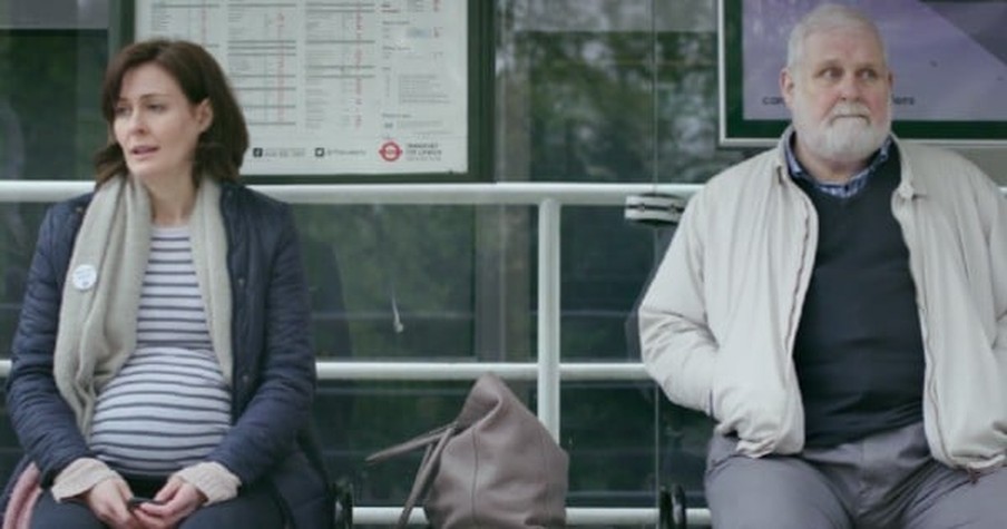 Man Strikes Up A Conversation With A Pregnant Woman At A Bus Stop And It Ends In Tears