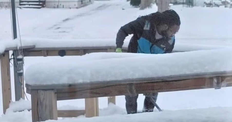 Amazon Driver's Kindness Inspired After He Shoveled the Snow Off Man's Wheelchair Ramp