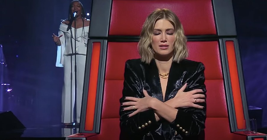 Angela Fabian's Blind Audition With 'Amazing Grace' Has Judges Turning Within Seconds