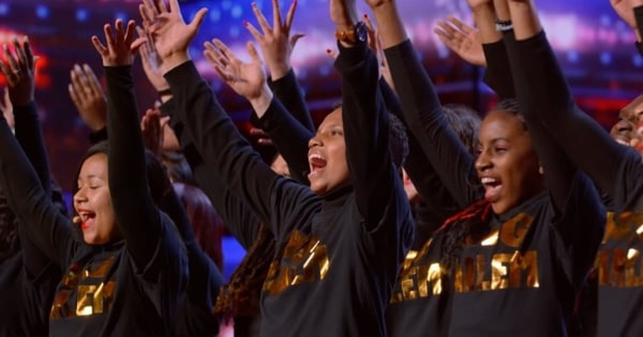 Simon Throws Curveball at Choir on AGT but Their Stunning 'Amazing Grace' Shows Him