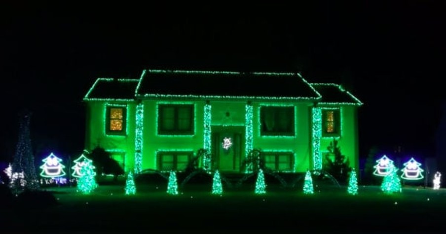 Christmas Lights On Display Set To Pentatonix Makes For One Incredible Show