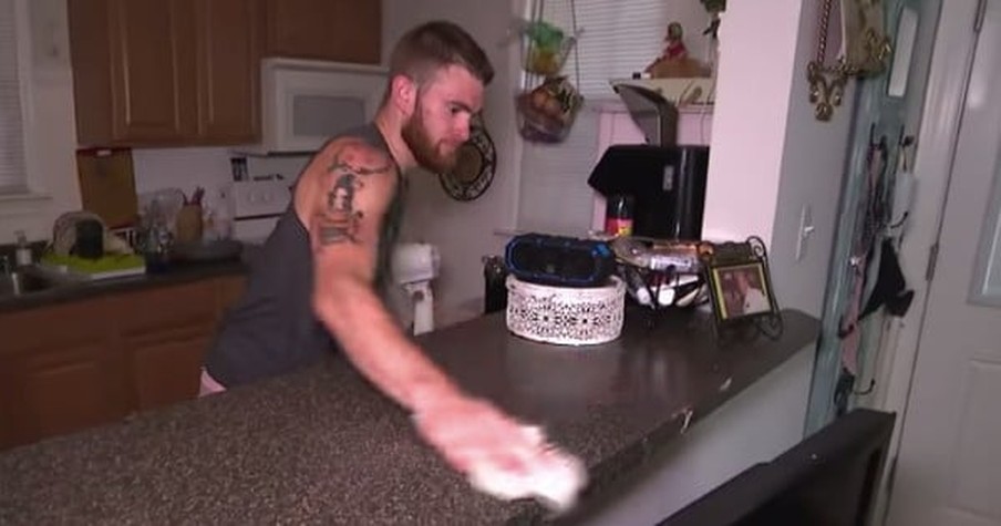 Man Finishes Cleaning For A Friend But Then Realizes He's In The Wrong Apartment