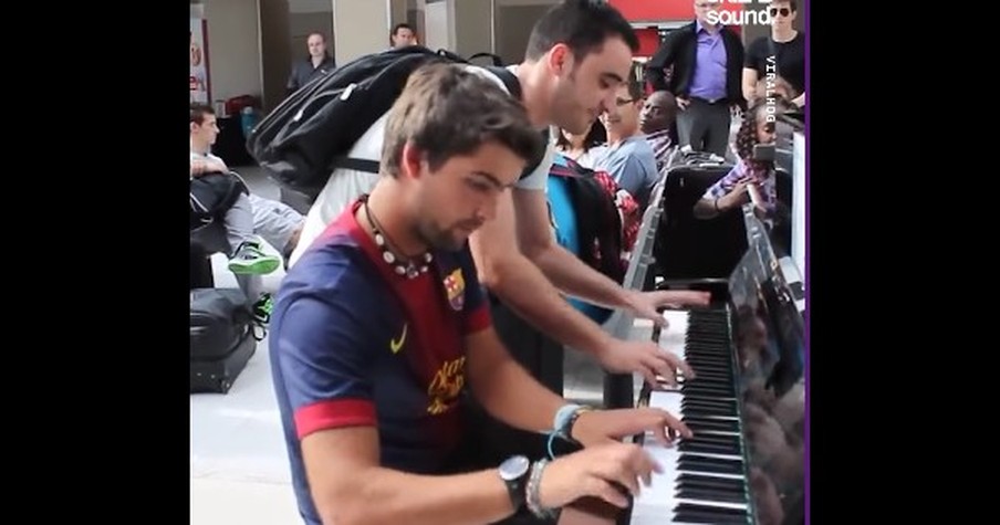 Man Joins A Complete Stranger For An Unbelievable Piano Duet In A Paris Train Station