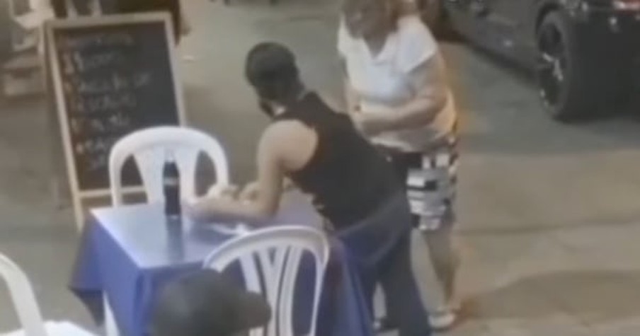 Cameras Caught Young Girl Feeding An Elderly Person In Need And It's So Heartwarming