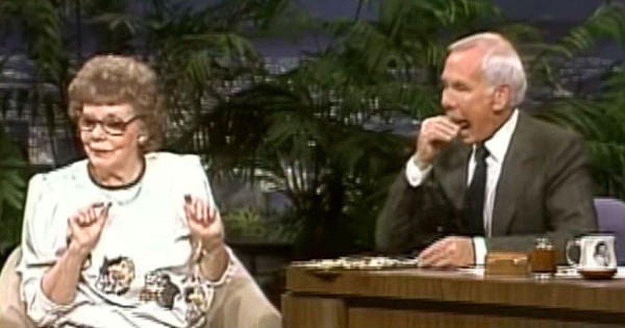 Johnny Carson Tricks Potato Chip Lady Into Thinking He Ate Her Prize-Winning Chip