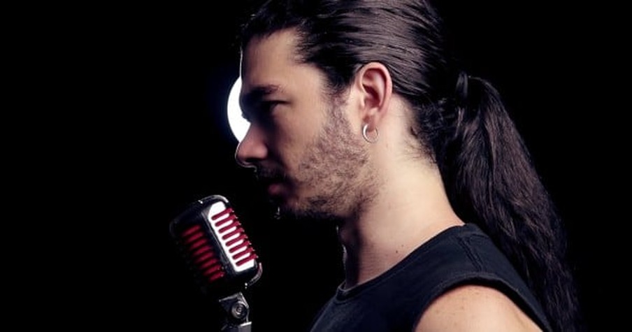 Singer Peforms A 'Sound Of Silence' Metal Version And It's Stunning