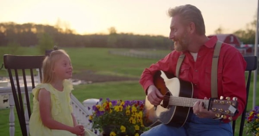 Little Indy Joins Dad Rory Feek For A Touching Father-Daughter Duet Of 'Papa What If'