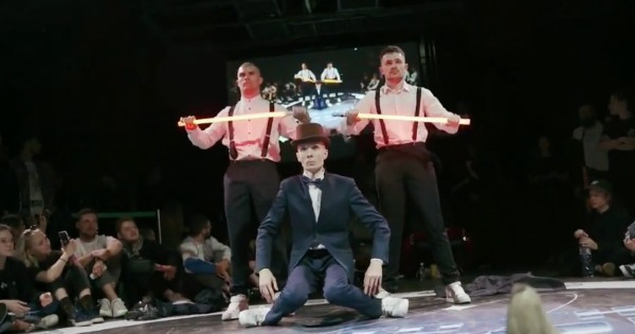 3 Russian Dancers Mesmerize Crowd With The Best Robotic Dance Ever