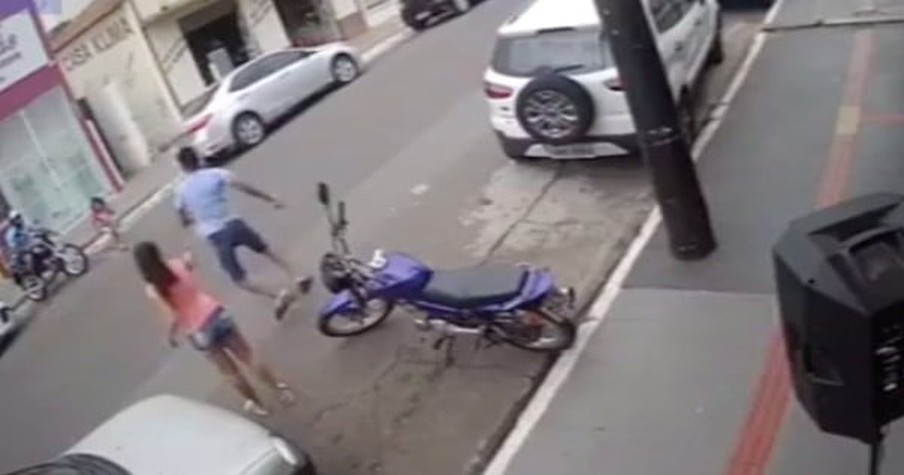 3-Year-Old Darts Into Busy Street Without Looking But Heroic Teen Brother Saves His Little Sister