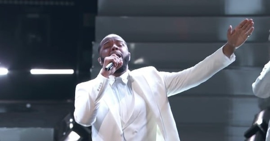 Victor Solomon On The Voice Takes Audience To Church On National TV With 'I Can Only Imagine'