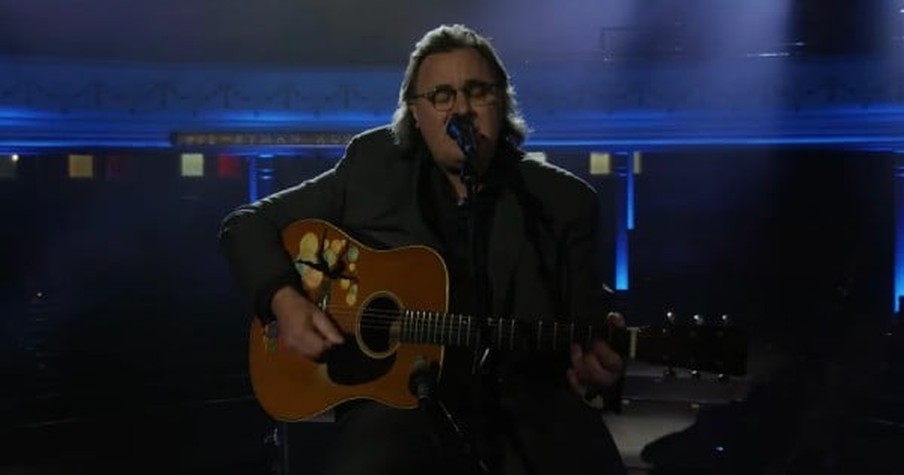 Vince Gill Honors Fallen Soldiers With A Powerful Performance Of 'Go Rest High On That Mountain'