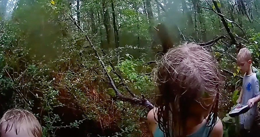 3 Lost Children Found Safe In The Woods By Police Officer And Cameras Caught It All