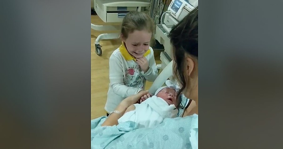 Big Sister Cries From Happiness After Meeting Her New Sibling In The Hospital