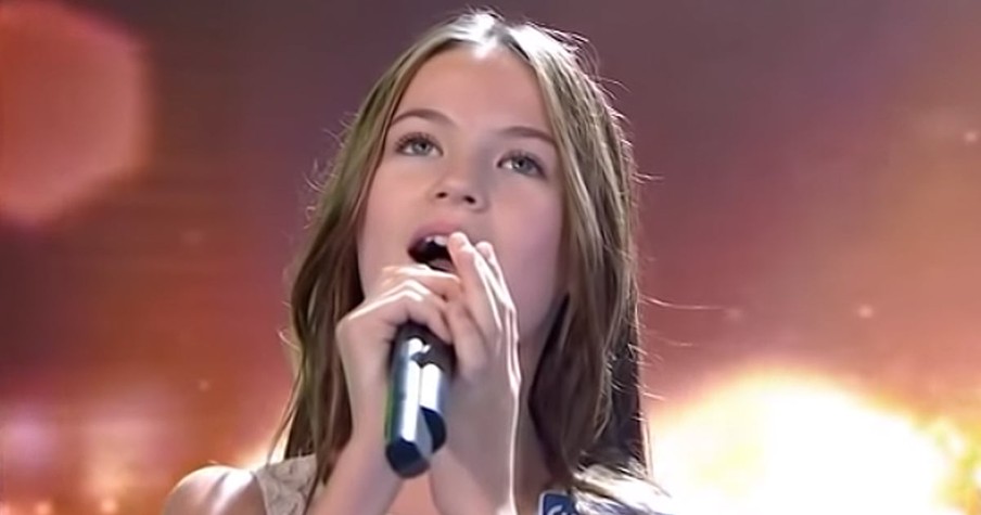 Singer Charlotte Summers Beautifully Performs 'Hallelujah'