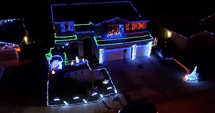 Spectacular Christmas Light Show Set To 'The Sound Of Silence'