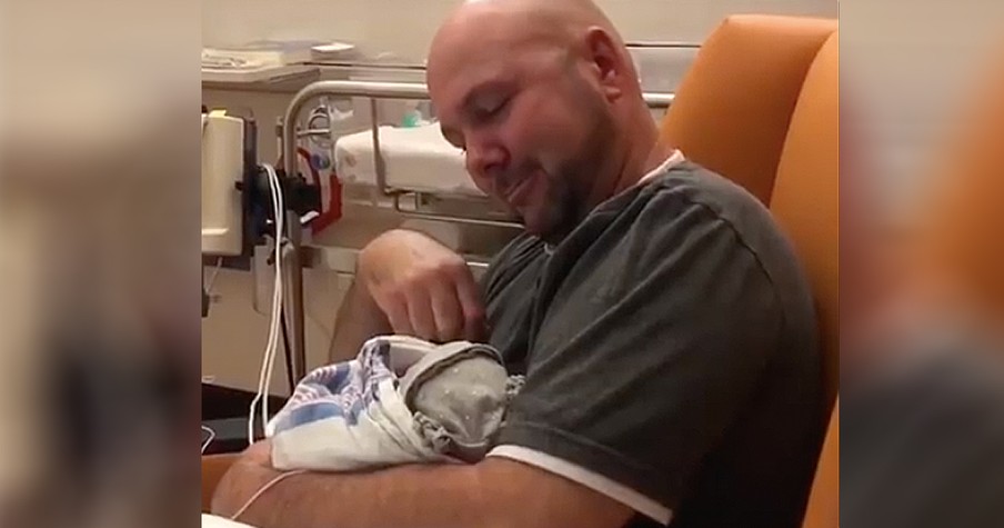 Special Moment When Deaf Dad Signs To His Newborn Baby Girl Who Is Also Deaf