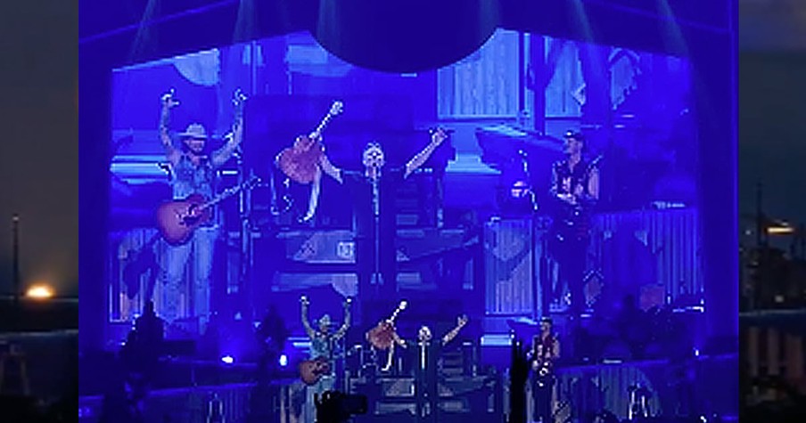 Chris Tomlin Joins Florida Georgia Line On Stage For Worship During Concert