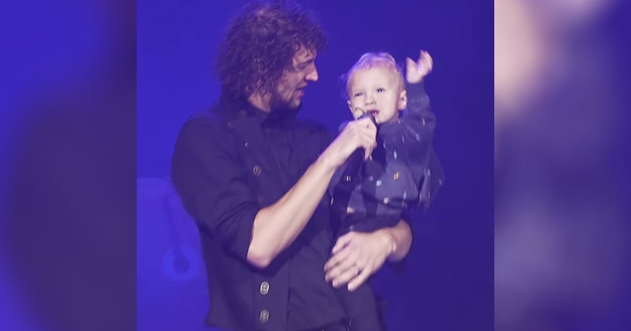 For King And Country Singer Performs 'Need You More' With Young Son On Stage