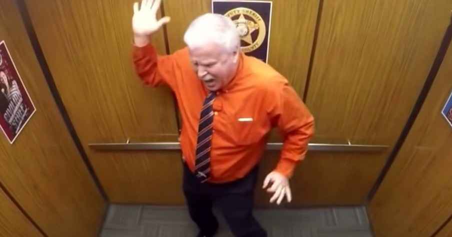 Hilarious Deputy Started Dancing In The Elevator And Hidden Cameras Caught All His Moves