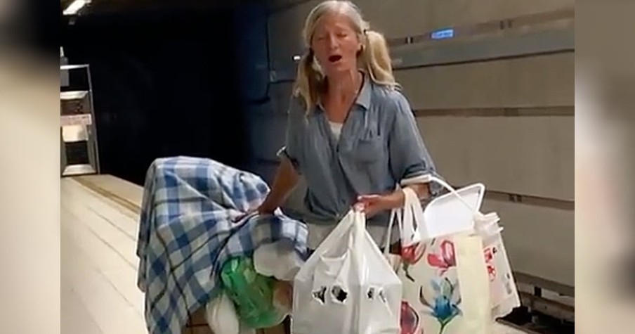 Homeless Woman Beautifully Sings Opera In Subway Station