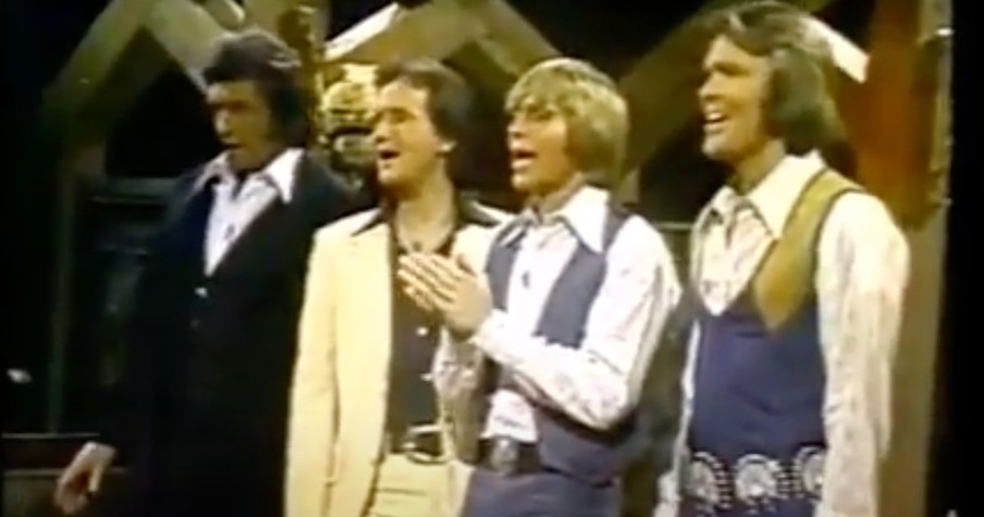 Throwback of John Denver, Johnny Cash, Glen Campbell and Roger Miller Singing 'I'll Fly Away'