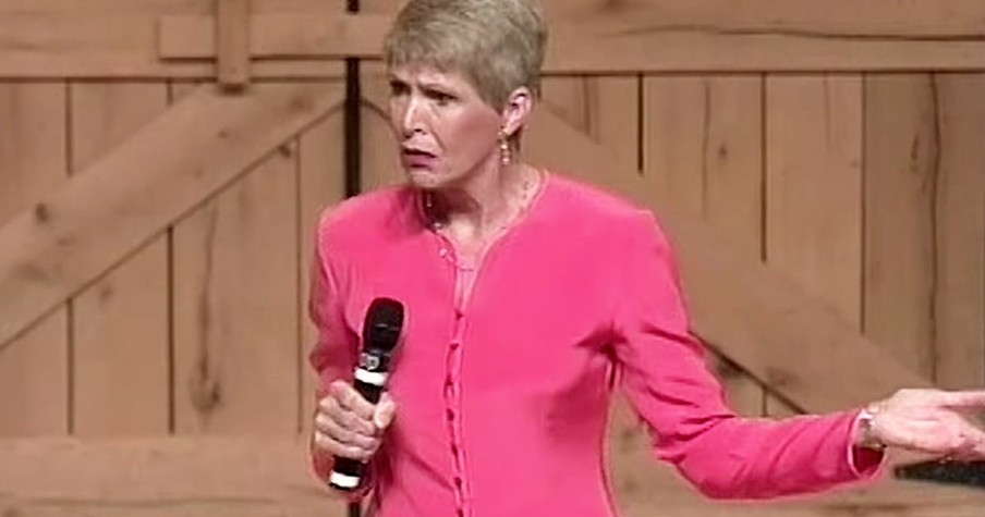 Jeanne Robertson Shares How Her Mom Hilariously Fails At Making Her Dresses