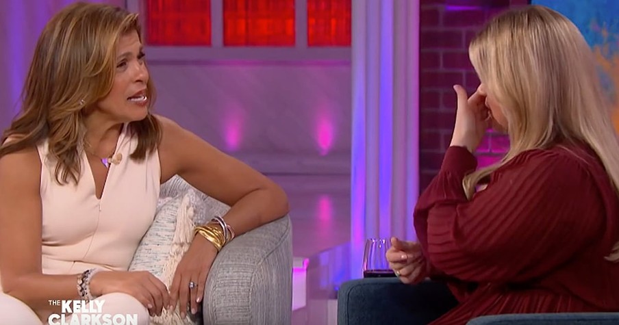 Kelly Clarkson Interviews Hoda Kotb And Is Left In Tears Over Hoda's Profound Motherhood Moment