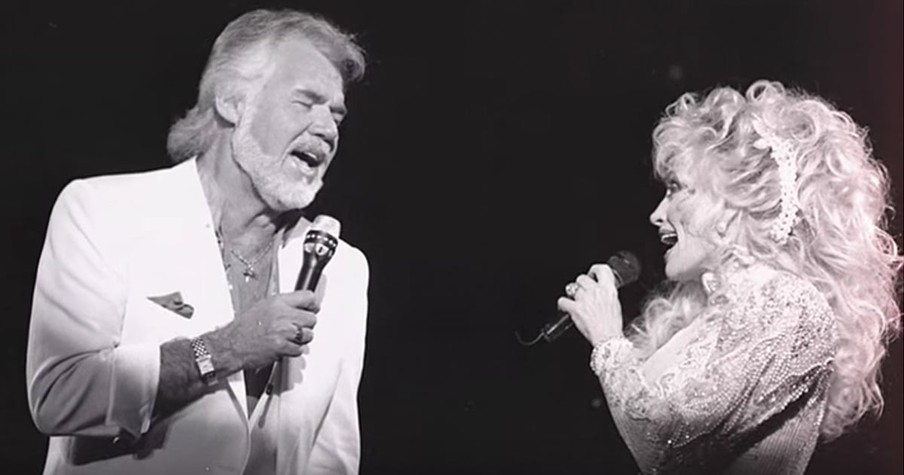 Dolly Parton And Kenny Rogers Sing 'You Can't Make Old Friends' In A Spectacular Duet