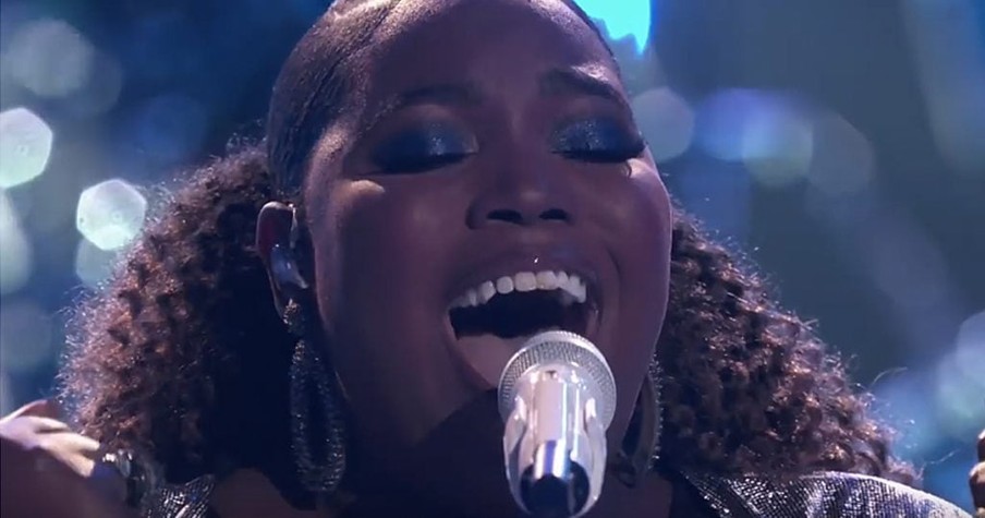 Kymberli Joye Worships On Live TV With 'Oceans' On The Voice