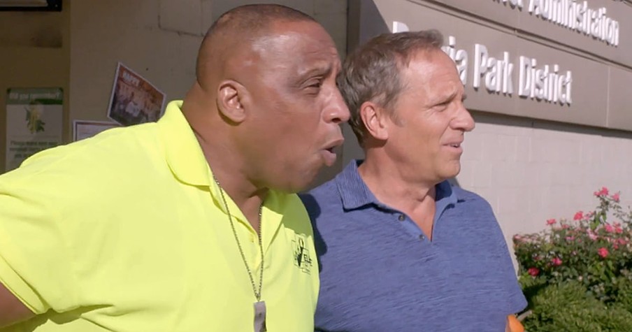 Seeing Mike Rowe Return The Favor For A Former Officer Who's Saving Lives Is So Touching