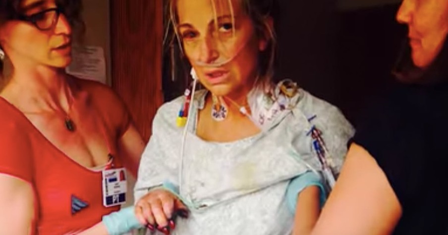 After Freak Rug Burn Accident, Mother Of 3 Loses Limbs