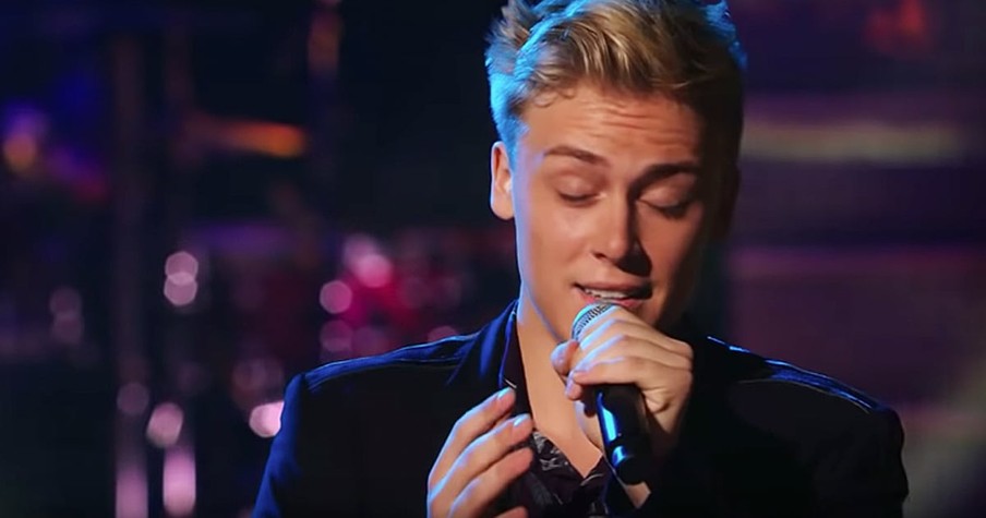 Young Man Beautifully Performs 'The Sound Of Silence' On The Voice Germany