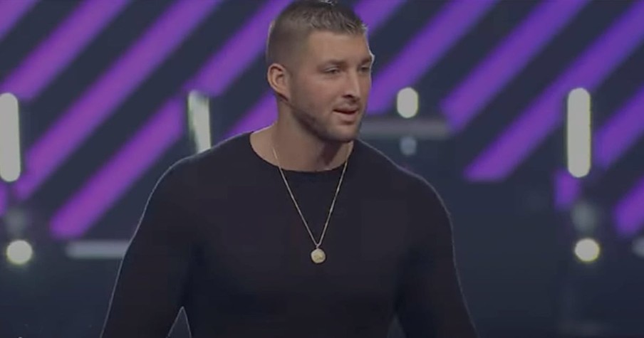 Powerful Photo Stops Tim Tebow in His Tracks and Reveals the Danger of Living for Success