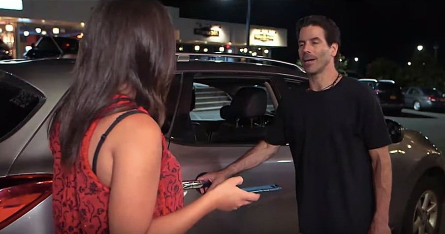 Strangers Intervene When A Man Claims To Be Woman's Rideshare Driver