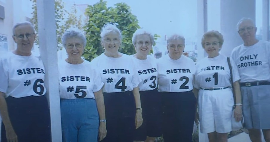 6 Sisters Beat the World Record With a Combined Age of Almost 571 years